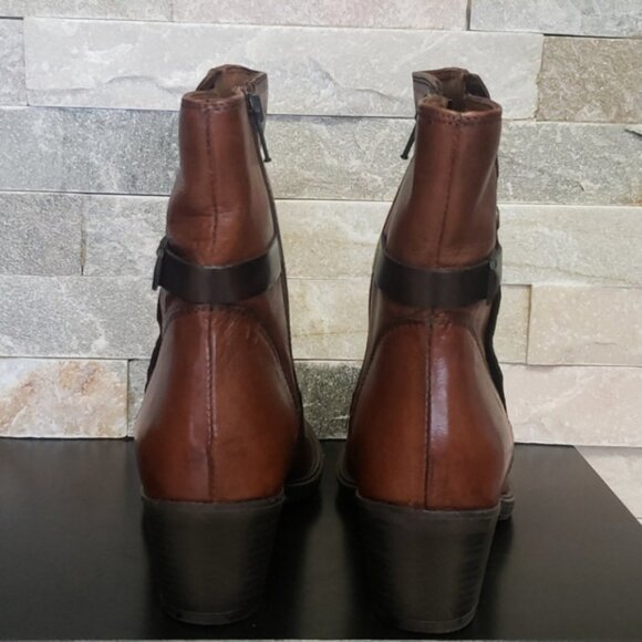 Clarks Women's Maymie Skye Boot (H108-17) - Picture 5 of 9